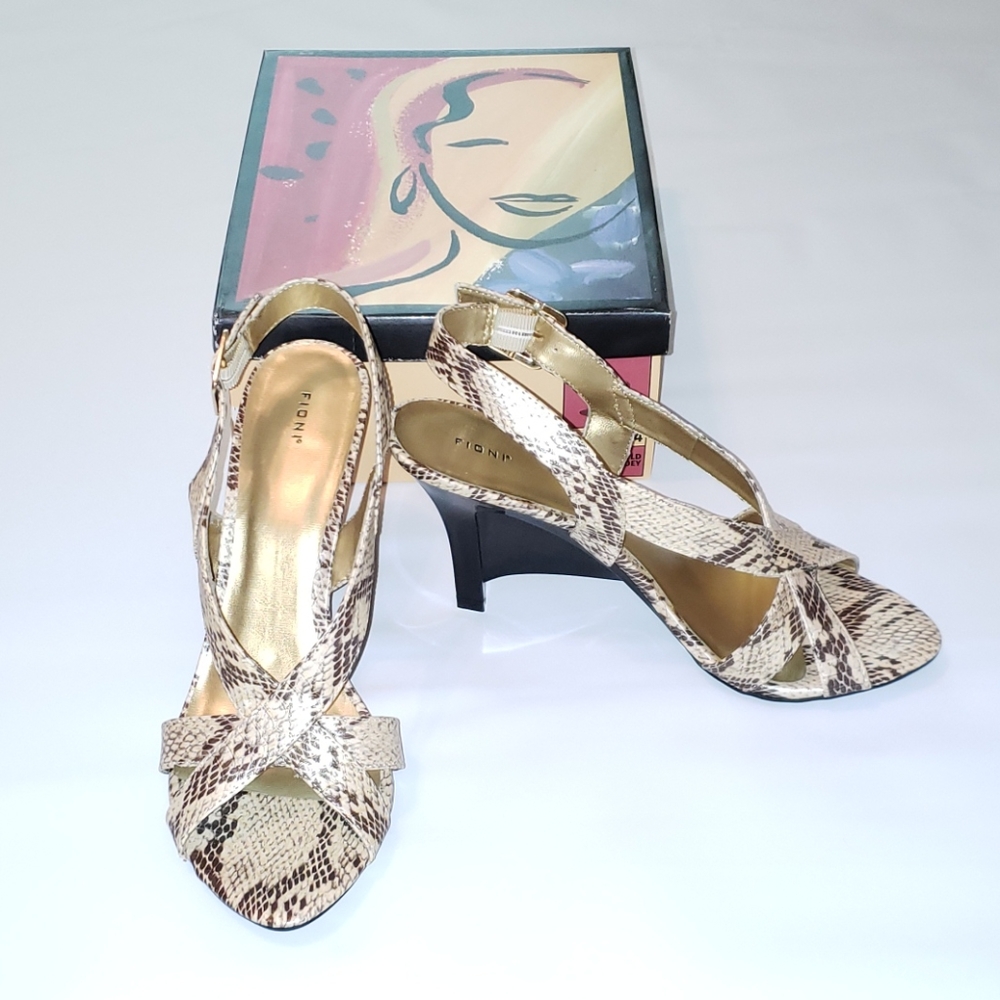 Fioni snakeskin wedge Sandals - NWIB ⭐️